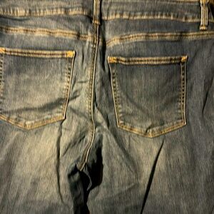 Maurice brand. 14w short
Distressed.